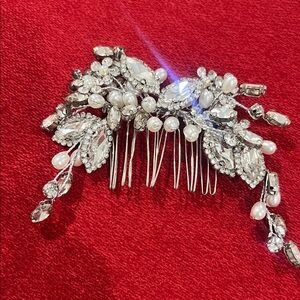 Elegant Silver and White Hair Comb